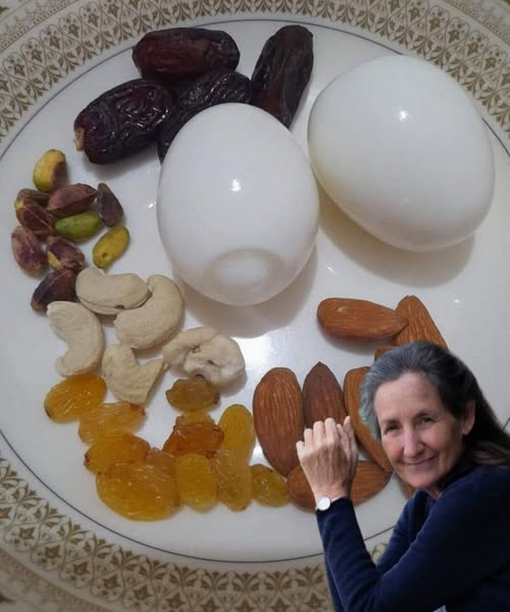 Why Eggs and Nuts Are a Smart Way to Start Your Morning