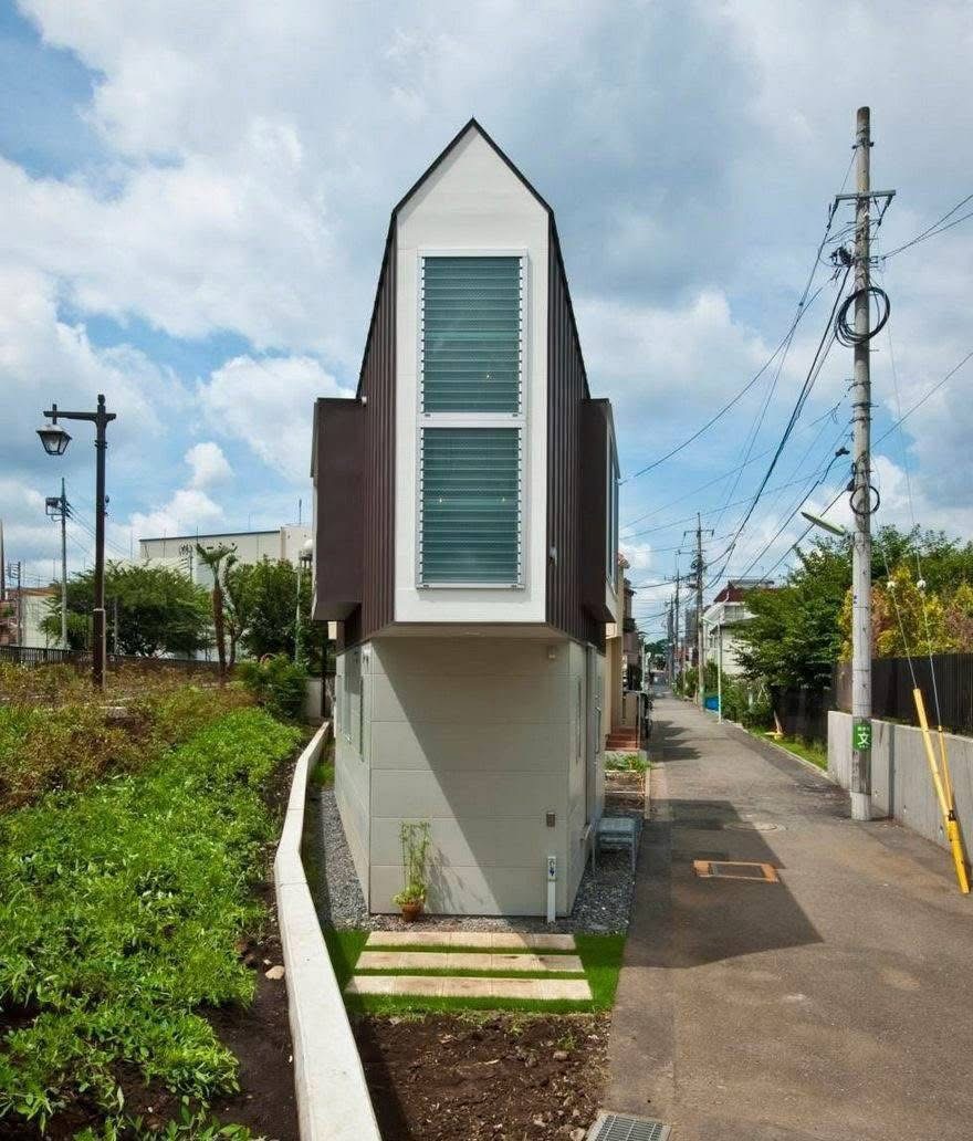 Small Outside, Spacious Inside: How Smart Design Transforms a Tiny Home in Japan