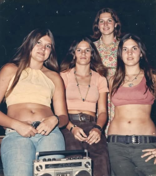 A Vintage Photo That Reminds Us Why Authentic Moments Never Go Out of Style