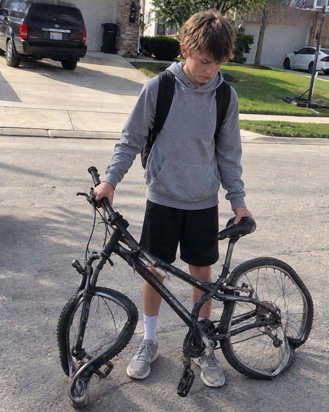 Ahorró durante casi un año para comprar su bicicleta y una conversación inesperada cambió el problema